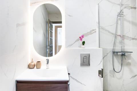 Shower, Bathroom, towels