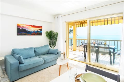 View (from property/room), Balcony/Terrace, Living room, Seating area, Dining area