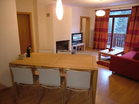 Living room, Dining area