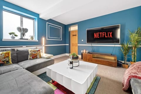 Communal lounge/ TV room, Living room, Evening entertainment