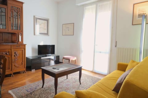 Communal lounge/ TV room, Living room, Seating area