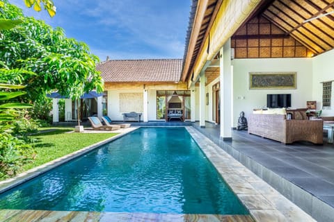 Property building, Communal lounge/ TV room, Garden, Garden view, Pool view, Swimming pool