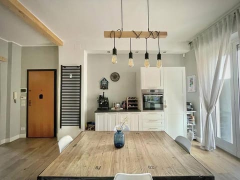 Kitchen or kitchenette, Dining area, minibar, pet friendly, stove