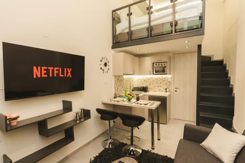 Communal lounge/ TV room, TV and multimedia, Living room, Seating area, Evening entertainment