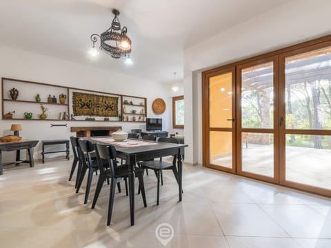 Seaside Pineta Retreat Villa in Sardinia