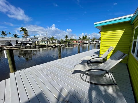 Balcony/Terrace, sunbed