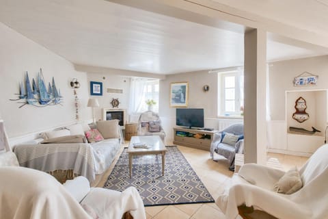 Communal lounge/ TV room, Living room