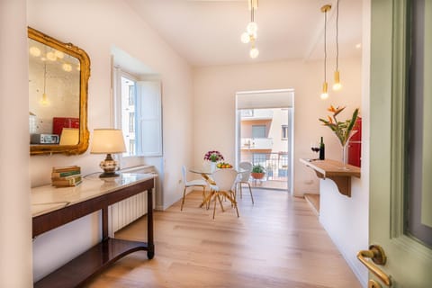 Day, Balcony/Terrace, Living room, Dining area, internet
