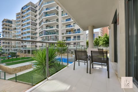 Property building, Balcony/Terrace, Balcony/Terrace