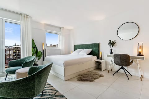 Bed, Living room, Photo of the whole room, Seating area, Bedroom