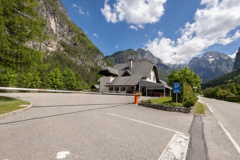 Property building, Day, Natural landscape, View (from property/room), Mountain view, Parking
