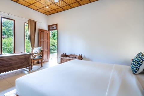 Bed, Living room, Photo of the whole room, Bedroom