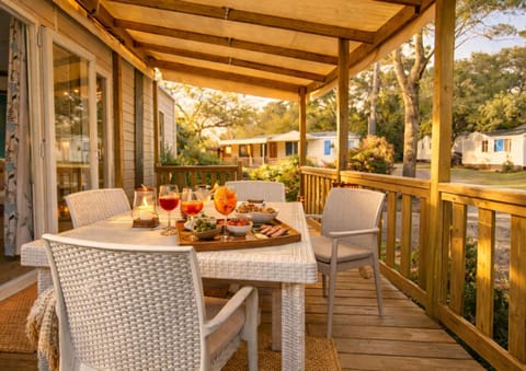 Property building, Balcony/Terrace, Breakfast