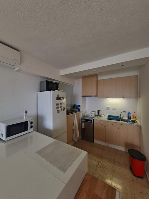 dishwasher, minibar, pet friendly, stove, toaster, kitchen, air conditioner