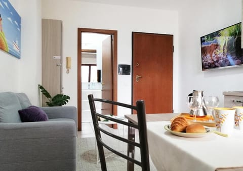 TV and multimedia, Living room, Dining area