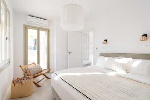 Bed, Bedroom, air conditioner