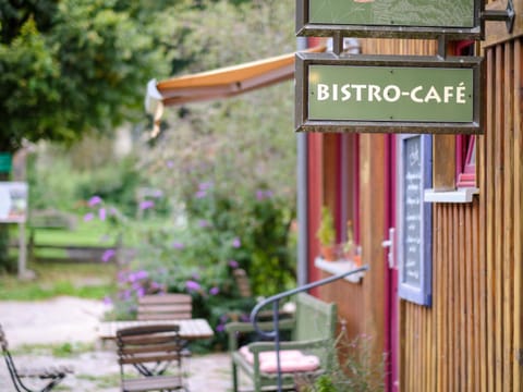 Property building, Restaurant/places to eat