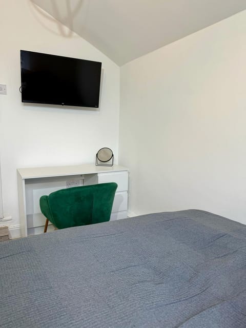 NEW Unique 4 Bed Families Contractors 靠近唐人街 House in Nottingham