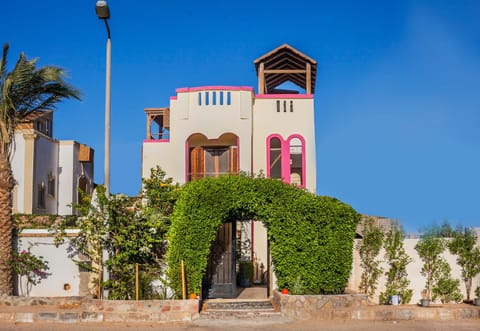 Facade/entrance