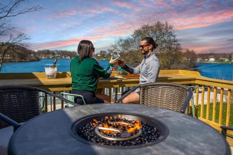 Hilltop Lakehouse - Free Kayaks Deck PLX House in Ohio