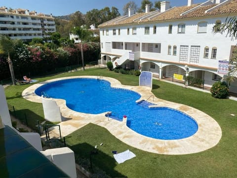 Day, Swimming pool