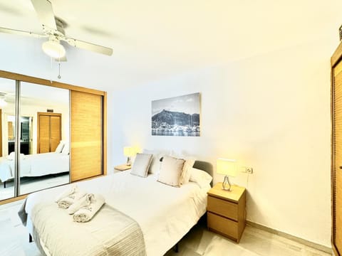 Bed, Photo of the whole room, towels, wardrobe