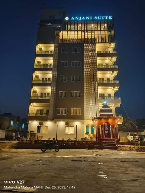 Property building, Night, Location