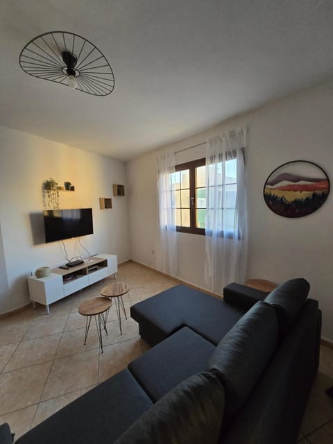 TV and multimedia, Living room, Evening entertainment