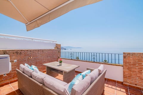View (from property/room), Balcony/Terrace, Seating area, Sea view
