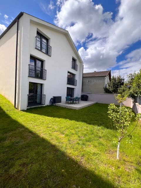 Maison Villa House in Vitry-sur-Seine