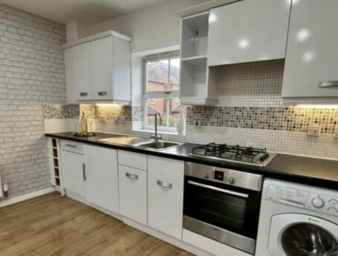 Lichfield City Cathedral Walk 3 Bedroom Coachhouse Apartment in Lichfield