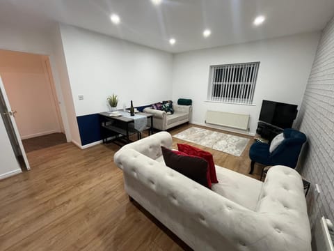 Lichfield City Cathedral Walk 3 Bedroom Coachhouse Apartment in Lichfield