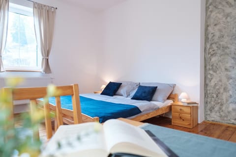 Bed, Living room, Dining area, Bedroom
