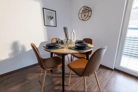 Dining area, Food