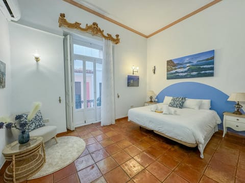 Bed, Living room, Photo of the whole room, Bedroom, towels, air conditioner