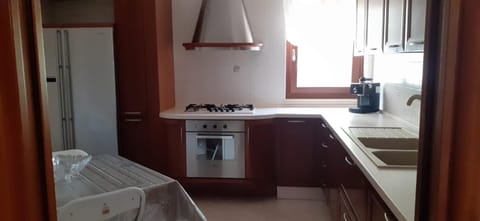 Kitchen or kitchenette, pet friendly, stove