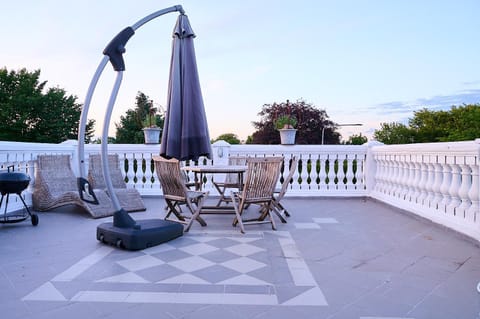 Patio, View (from property/room), Balcony/Terrace, Seating area, Dining area