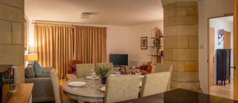 Seating area, Dining area