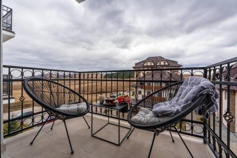 Day, Natural landscape, View (from property/room), Balcony/Terrace, Seating area, Mountain view