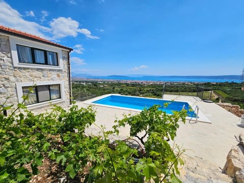 Property building, Garden, City view, Garden view, Mountain view, Sea view, Swimming pool