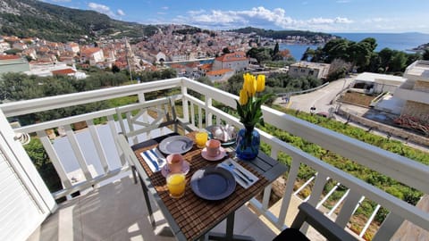 Day, Natural landscape, View (from property/room), Balcony/Terrace, City view, Sea view