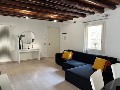 Ca' Del Vecio, in centro storico, Piazza Garibaldi Apartment in Bassano del Grappa