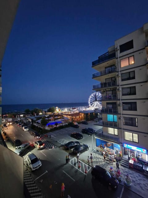 Restaurant/places to eat, Night, Natural landscape, Bird's eye view, Lounge or bar, Evening entertainment, City view, Landmark view, Sea view