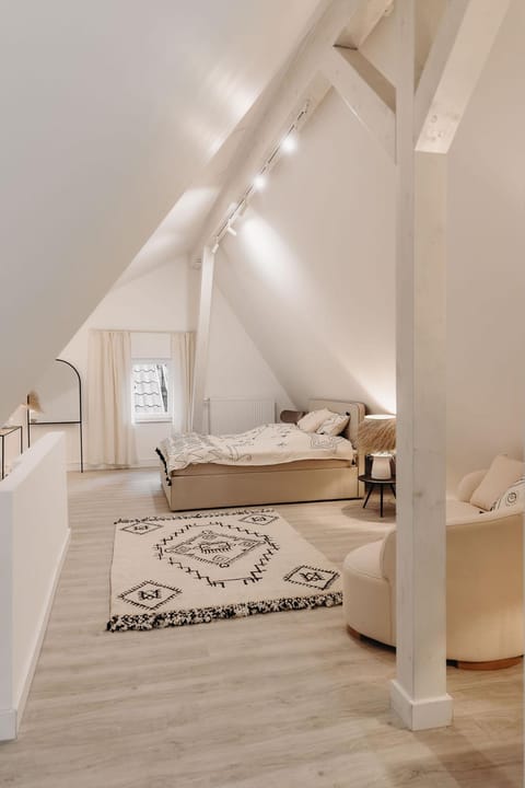 Photo of the whole room, Seating area, Bedroom