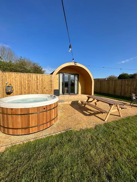 Lois' Pod with Hot Tub, Near Airport Campground/ 
RV Resort in Wales