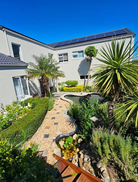 Property building, Facade/entrance, Day, Garden, Garden view