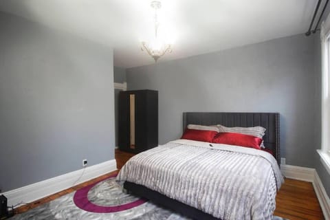 Renovated Brady St. Classic Apartment in Milwaukee