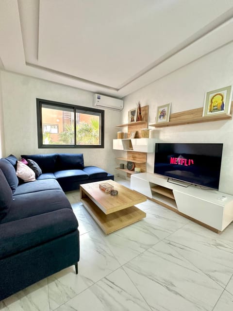 Communal lounge/ TV room, TV and multimedia, Living room, Seating area, Evening entertainment