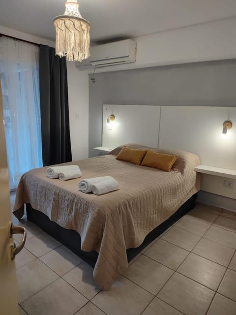 Bed, Bedroom, towels, air conditioner