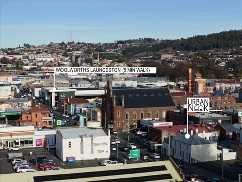 Nearby landmark, Supermarket/grocery shop